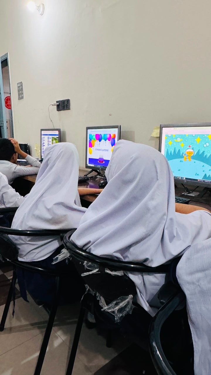 Students learning in the computer lab